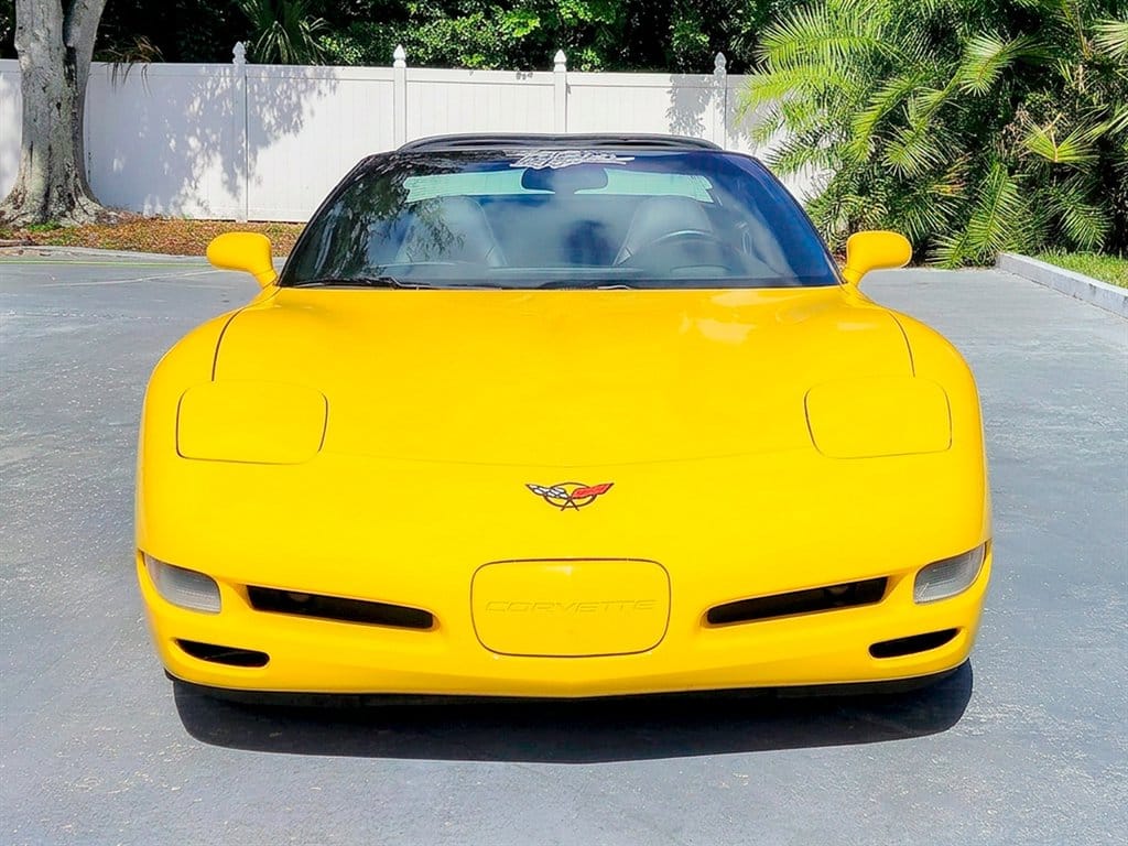 2004 Chevrolet Corvette photo 2