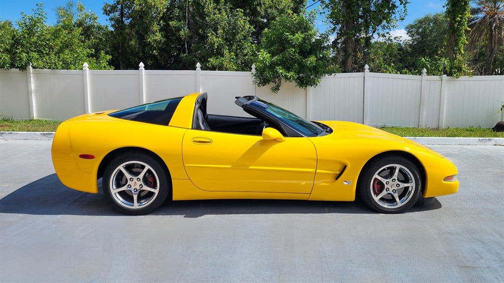 2004 Chevrolet Corvette photo 8