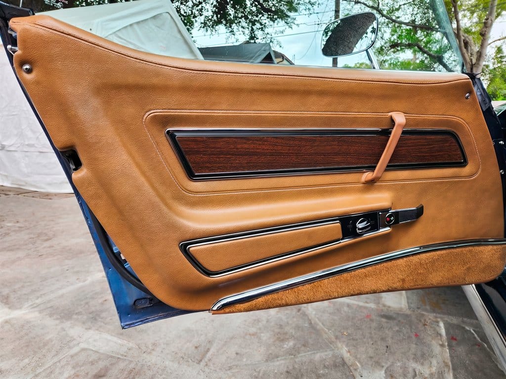 1975 Chevrolet Corvette Convertible photo 9