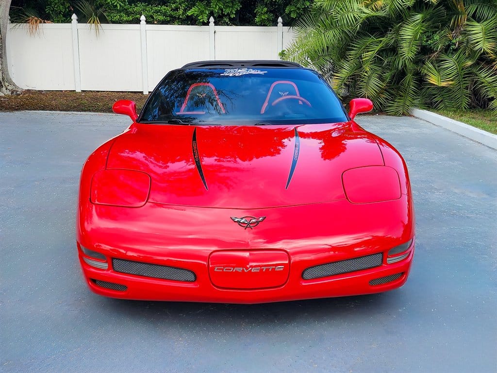 2004 Chevrolet Corvette photo 2