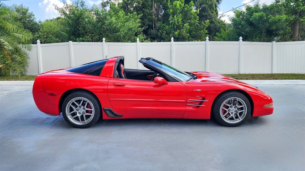 2004 Chevrolet Corvette photo 8